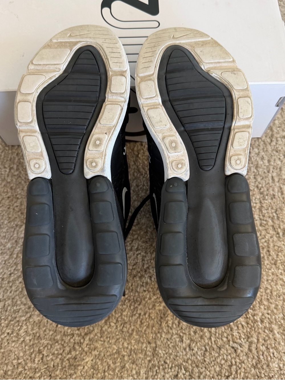 Nike Air Max 270 Sneaker - Picture 9 of 10